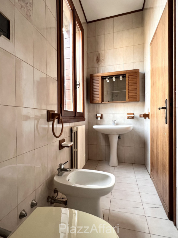 * * * PREZZO RIBASSATO * * * 

Comodo palazzetto, situato in centro storico a Piove di Sacco ( a ...