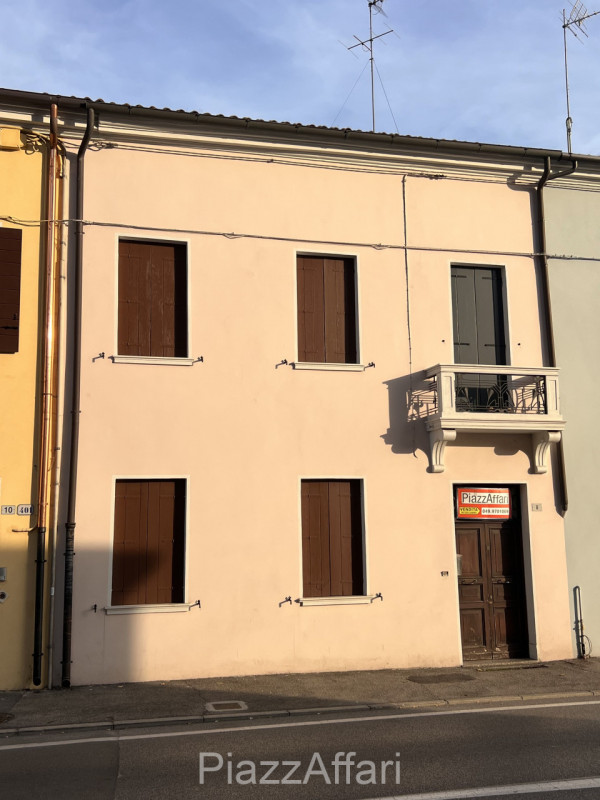 * * * PREZZO RIBASSATO * * * 

Comodo palazzetto, situato in centro storico a Piove di Sacco ( a ...