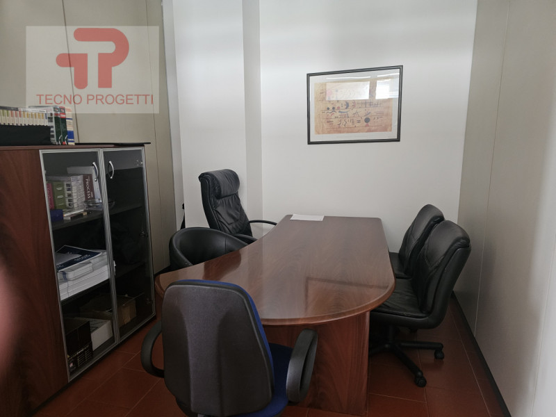 Se stai cercando un ufficio spazioso e ben posizionato a Padova, non perdere l'opportunità di aff...