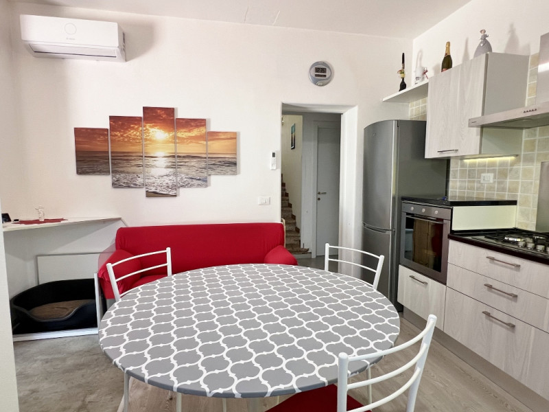 SUGGESTIVA PORZIONE BIFAMILIARE DI CASA CANTONIERA IN VENDITA A VICENZA VERSANTE EST - Rif. 8394
...