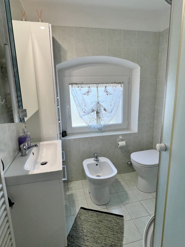 SUGGESTIVA PORZIONE BIFAMILIARE DI CASA CANTONIERA IN VENDITA A VICENZA VERSANTE EST - Rif. 8394
...