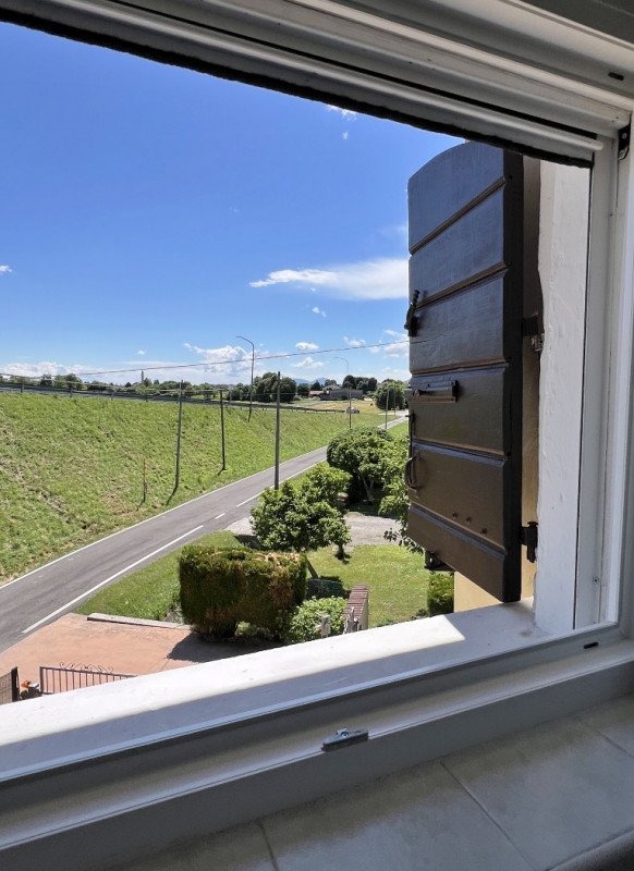 SUGGESTIVA PORZIONE BIFAMILIARE DI CASA CANTONIERA IN VENDITA A VICENZA VERSANTE EST - Rif. 8394
...