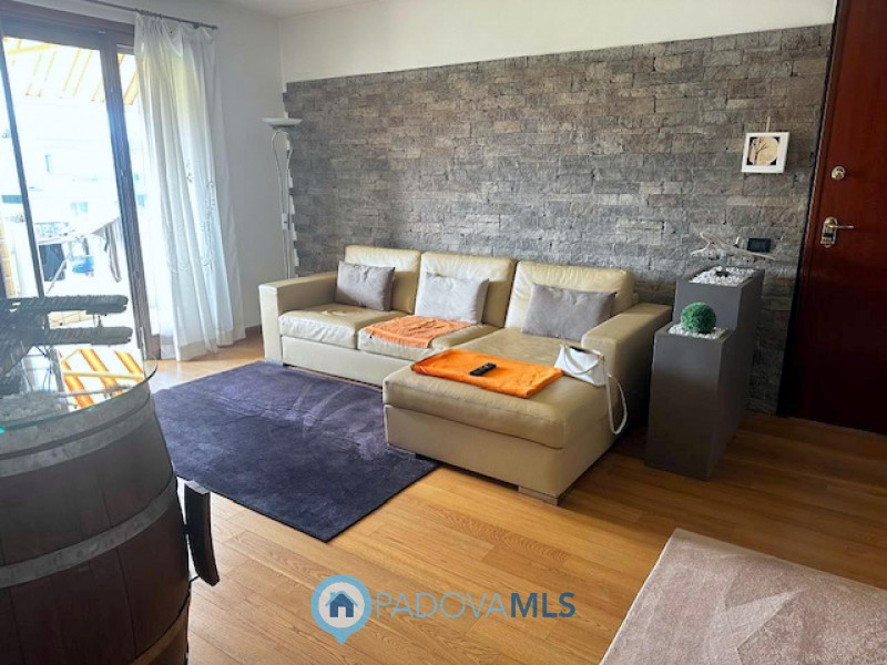 Immobile in esclusiva al Gruppo Padova MLS

Campodarsego in zona centrale e residenziale, comodo ...