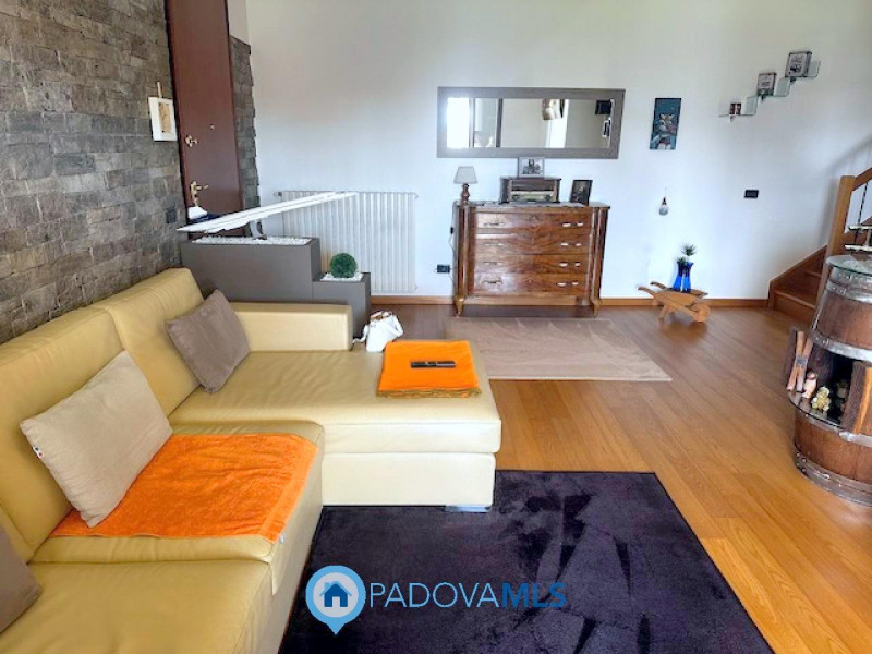 Immobile in esclusiva al Gruppo Padova MLS

Campodarsego in zona centrale e residenziale, comodo ...