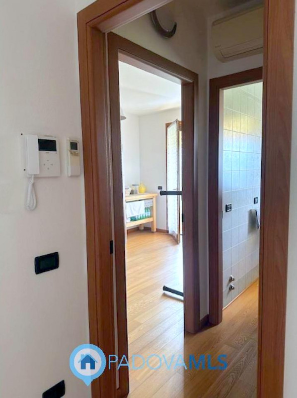 Immobile in esclusiva al Gruppo Padova MLS

Campodarsego in zona centrale e residenziale, comodo ...