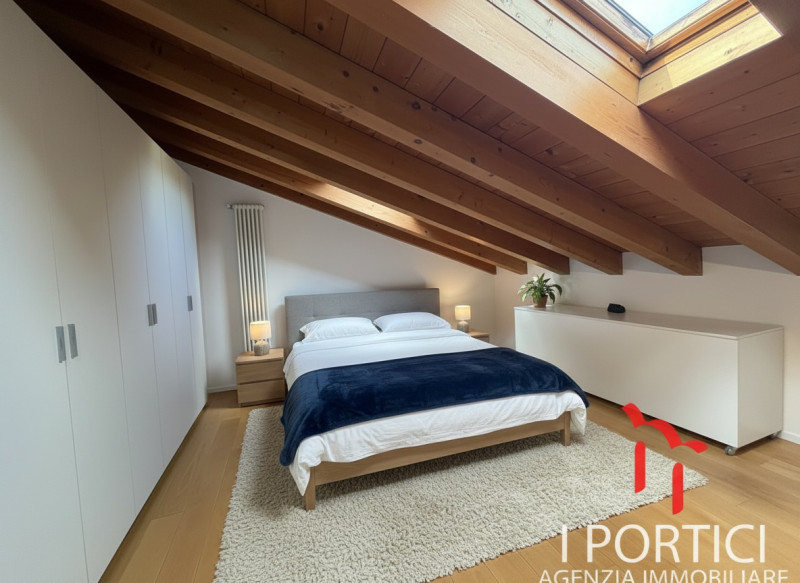 Proponiamo elegante appartamento sviluppato su due livelli, caratterizzato da ambienti moderni, t...