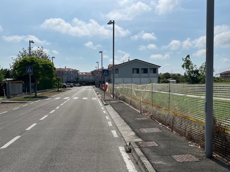 PIOVE DI SACCO - frazione CORTE.
Proponiamo in vendita esclusivo terreno edificabile di 715 mq co...