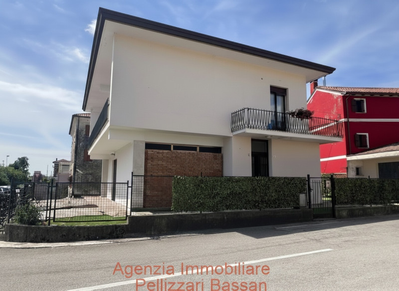 Situata nel cuore di Nervesa della Battaglia, a pochi passi dal centro, proponiamo in vendita una...