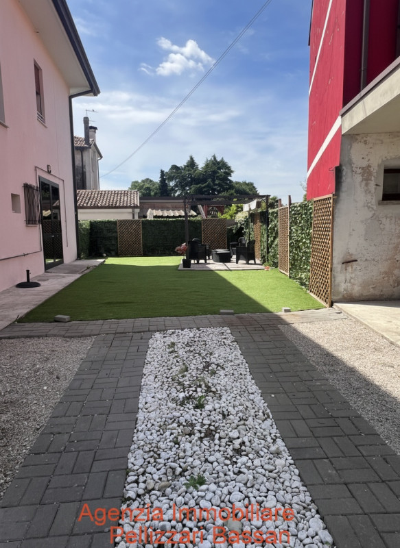 Situata nel cuore di Nervesa della Battaglia, a pochi passi dal centro, proponiamo in vendita una...
