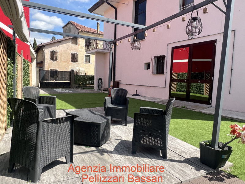Situata nel cuore di Nervesa della Battaglia, a pochi passi dal centro, proponiamo in vendita una...