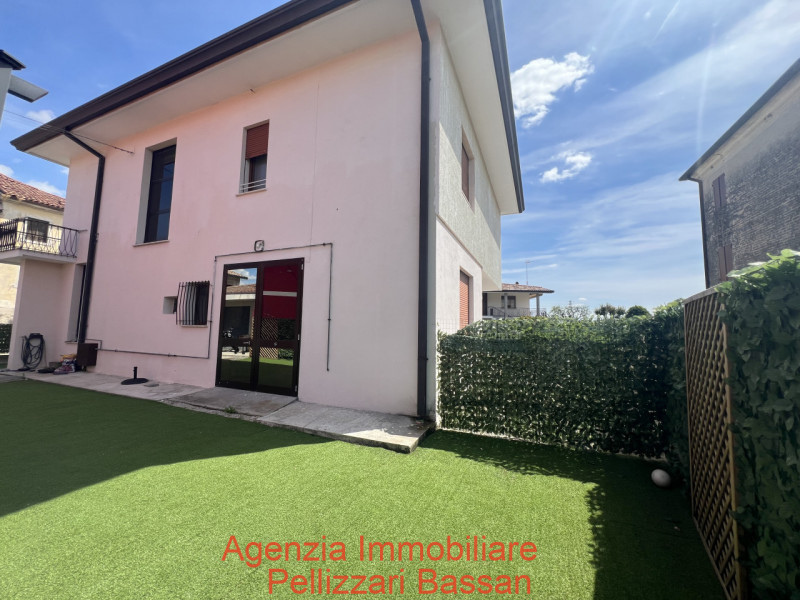 Situata nel cuore di Nervesa della Battaglia, a pochi passi dal centro, proponiamo in vendita una...