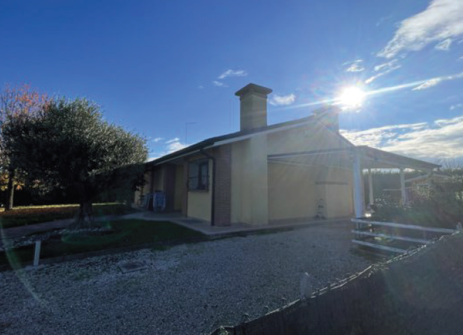 Rif. A.A.404-24

Vendita all'asta - villino con giardino in data 30 giugno 2026

Descrizione: Tra...