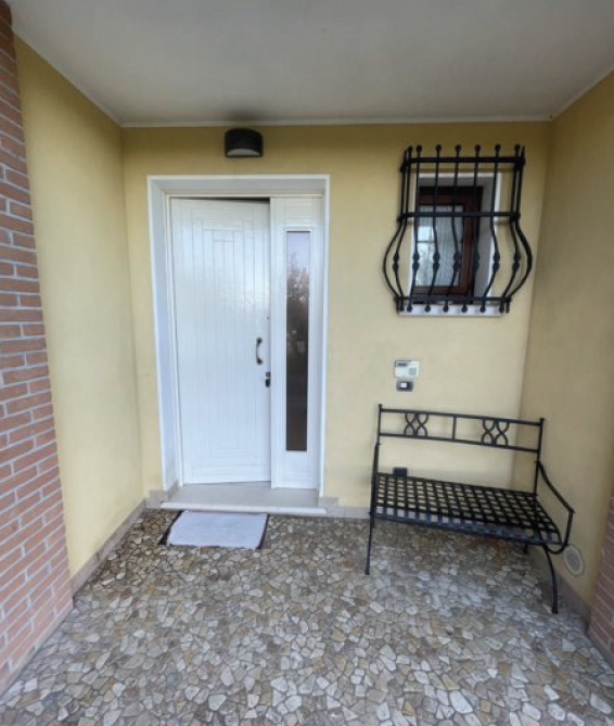 Rif. A.A.404-24

Vendita all'asta - villino con giardino in data 30 giugno 2026

Descrizione: Tra...