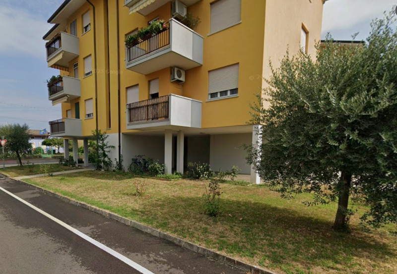 A.A.PN 051

Vendita appartamento al 1° piano con garage 

Descrizione: trattasi di un appartament...