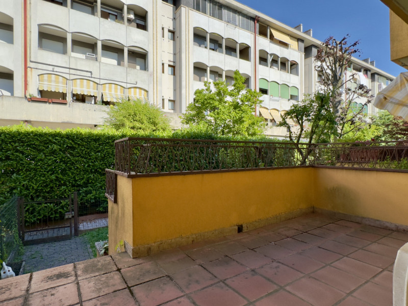 SARMEOLA CENTRO – Villetta a schiera con ingresso indipendente, taverna e garage

In posizione ce...