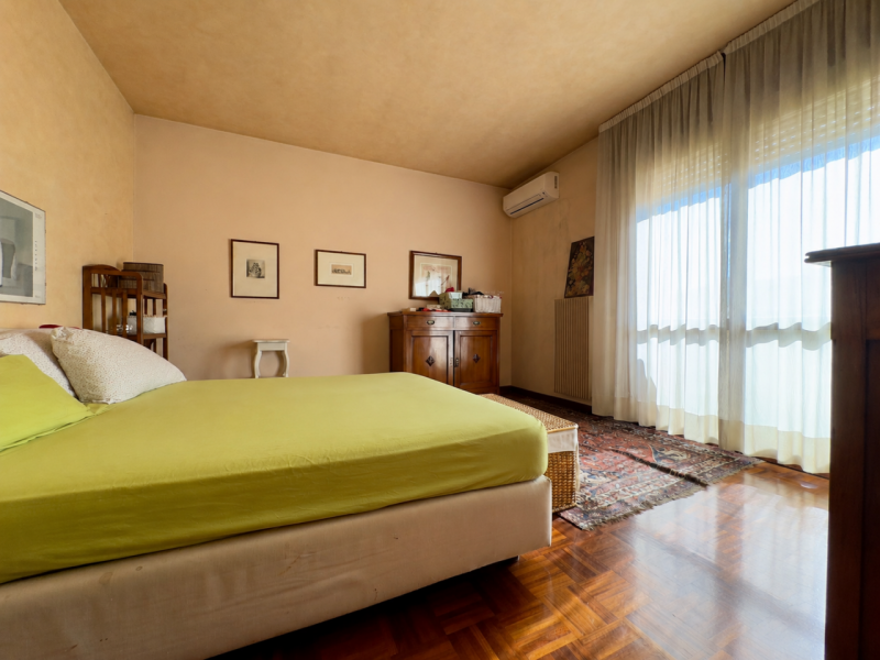 SARMEOLA CENTRO – Villetta a schiera con ingresso indipendente, taverna e garage

In posizione ce...