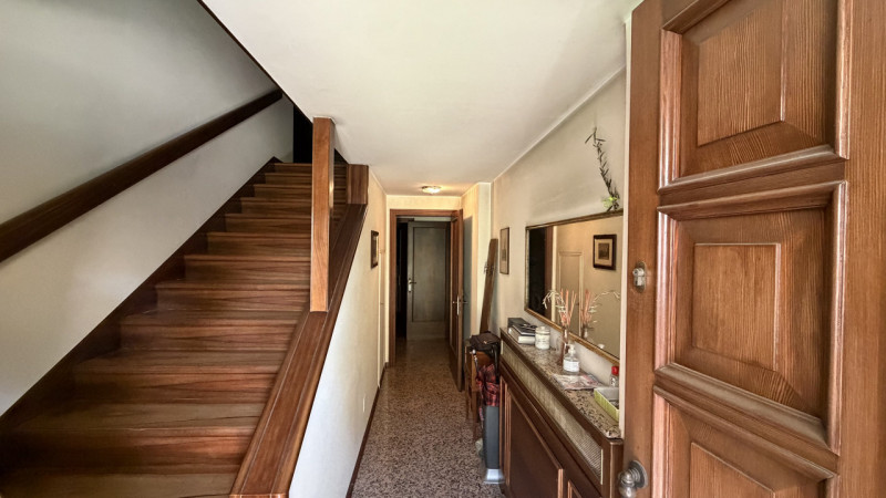Scoprite un'opportunità unica nel cuore della zona residenziale di Ponte di Brenta. Questa villa ...