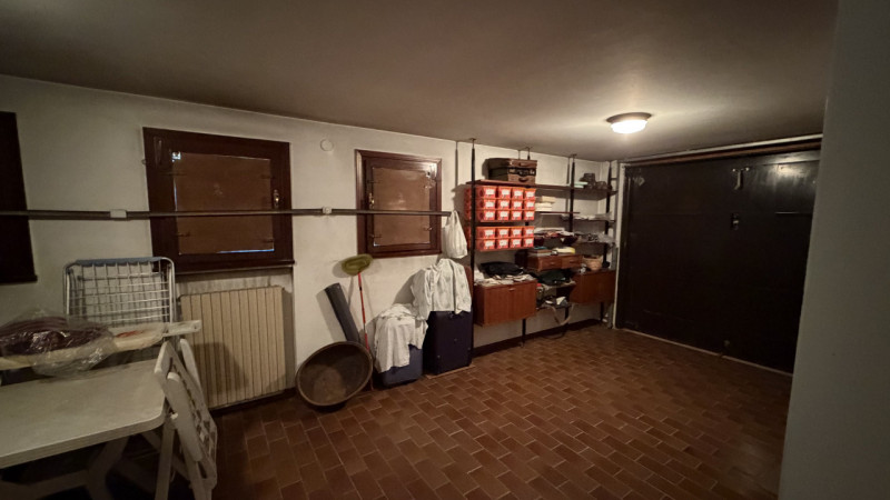 Scoprite un'opportunità unica nel cuore della zona residenziale di Ponte di Brenta. Questa villa ...