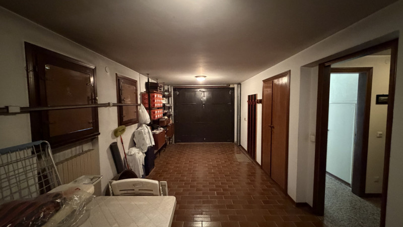 Scoprite un'opportunità unica nel cuore della zona residenziale di Ponte di Brenta. Questa villa ...
