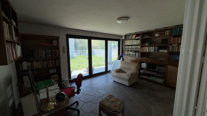 Scoprite un'opportunità unica nel cuore della zona residenziale di Ponte di Brenta. Questa villa ...
