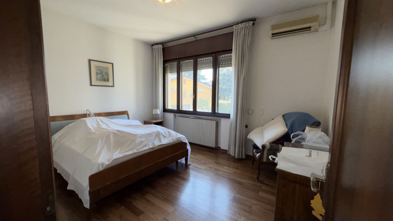Scoprite un'opportunità unica nel cuore della zona residenziale di Ponte di Brenta. Questa villa ...