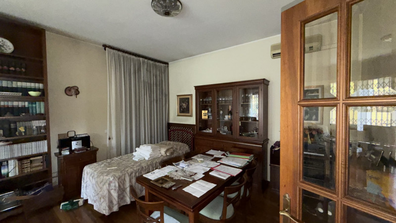Scoprite un'opportunità unica nel cuore della zona residenziale di Ponte di Brenta. Questa villa ...
