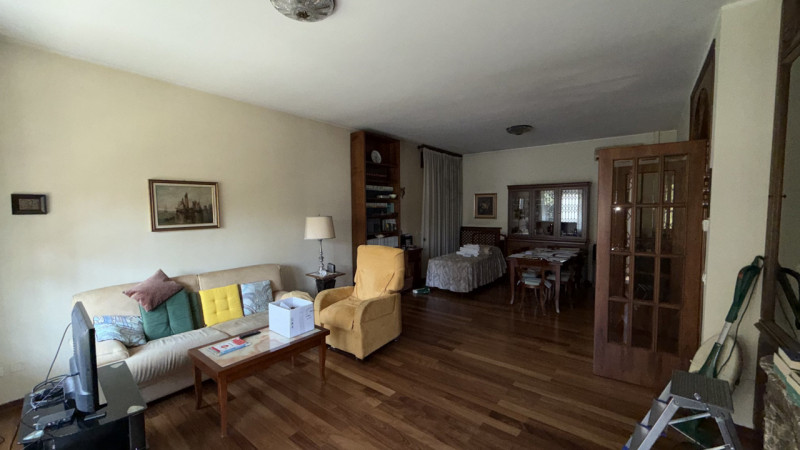 Scoprite un'opportunità unica nel cuore della zona residenziale di Ponte di Brenta. Questa villa ...