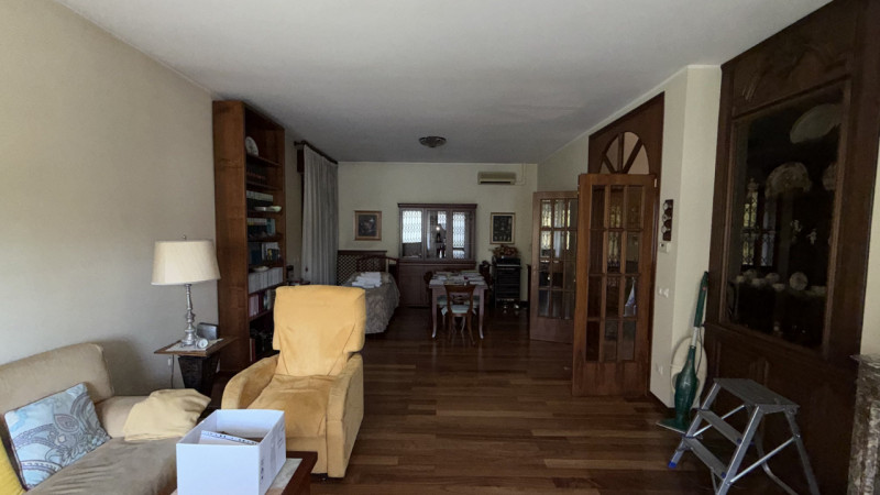 Scoprite un'opportunità unica nel cuore della zona residenziale di Ponte di Brenta. Questa villa ...