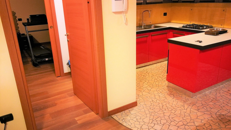 In un contesto residenziale tranquillo e strategico, proponiamo in locazione un elegante appartam...