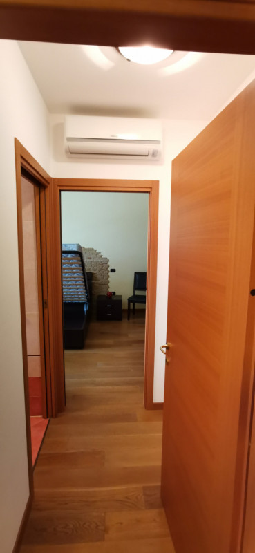 In un contesto residenziale tranquillo e strategico, proponiamo in locazione un elegante appartam...