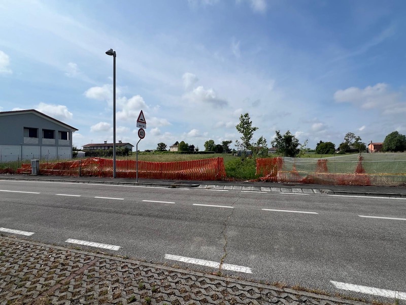 PIOVE DI SACCO – frazione CORTE.

Proponiamo in vendita esclusivo terreno edificabile di 836 mq c...