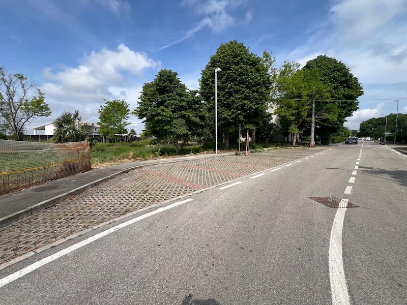 PIOVE DI SACCO – frazione CORTE.

Proponiamo in vendita esclusivo terreno edificabile di 836 mq c...
