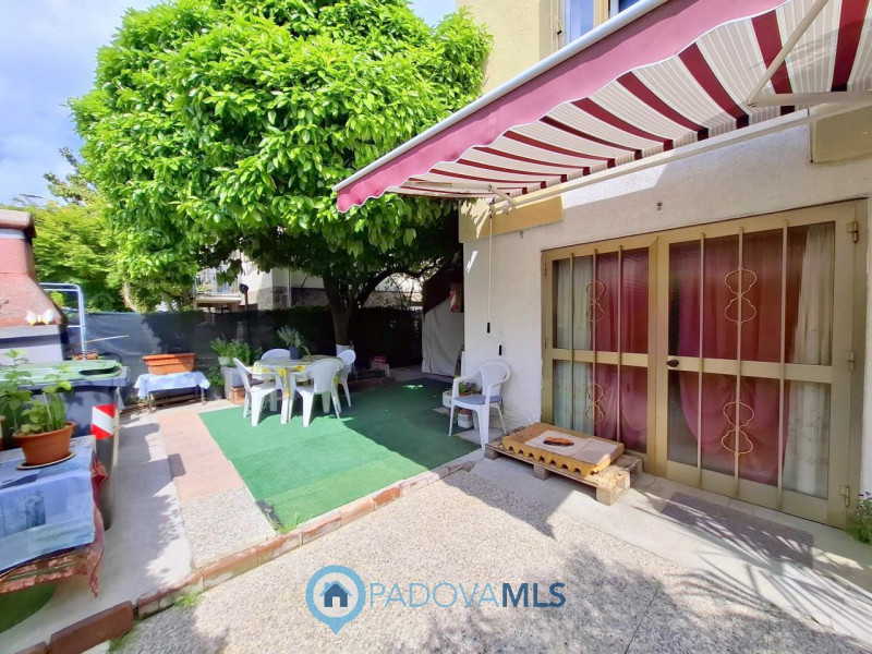 Immobile in esclusiva al Gruppo Padova MLS
PORZIONE DI BIFAMILIARE CON GIARDINO – ARCELLA/S.BELLI...
