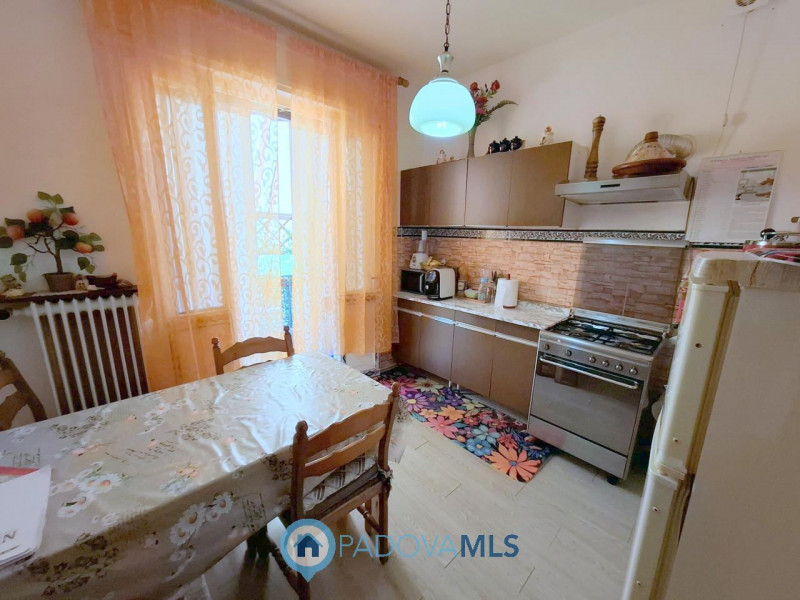 Immobile in esclusiva al Gruppo Padova MLS
PORZIONE DI BIFAMILIARE CON GIARDINO – ARCELLA/S.BELLI...