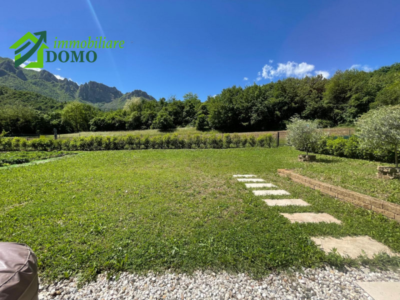 VELO D'ASTICO: VILLA SINGOLA CON GIARDINO €399.000
info 0445-527455

BUONI MOTIVI PER ACQUISTARE:...