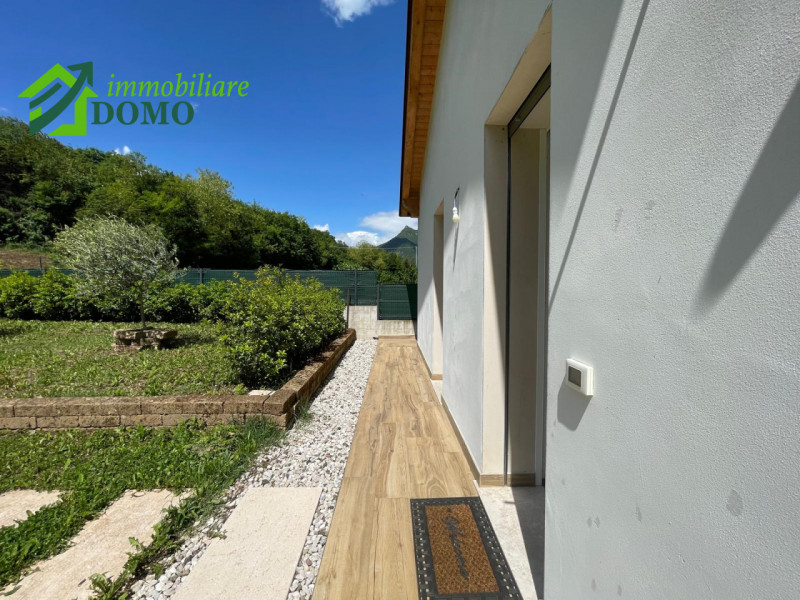 VELO D'ASTICO: VILLA SINGOLA CON GIARDINO €399.000
info 0445-527455

BUONI MOTIVI PER ACQUISTARE:...
