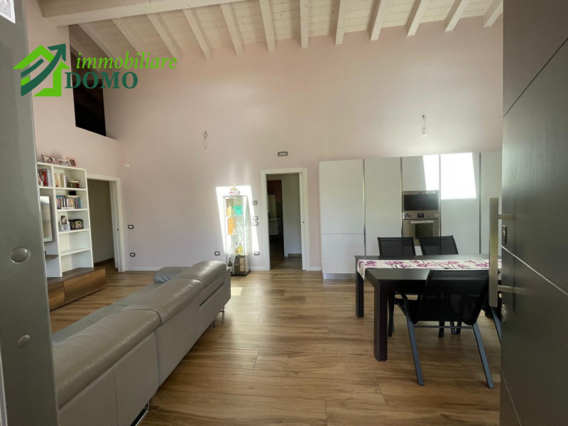 VELO D'ASTICO: VILLA SINGOLA CON GIARDINO €399.000
info 0445-527455

BUONI MOTIVI PER ACQUISTARE:...