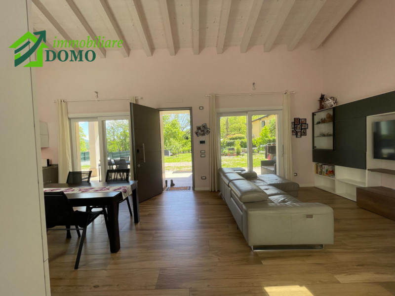 VELO D'ASTICO: VILLA SINGOLA CON GIARDINO €399.000
info 0445-527455

BUONI MOTIVI PER ACQUISTARE:...