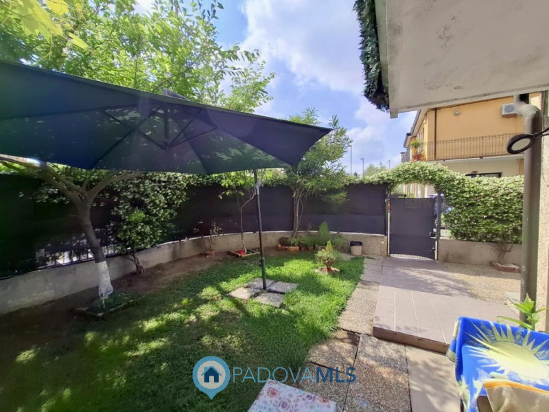 Immobile in esclusiva al Gruppo Padova MLS
PORZIONE DI BIFAMILIARE CON GIARDINO – ARCELLA/S.BELLI...