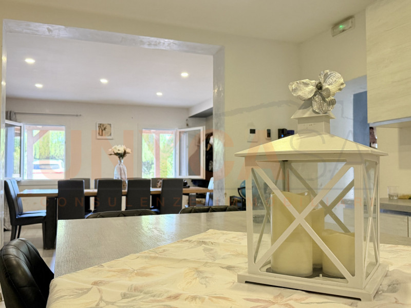 LISSARO: immersa nella tranquillità e nel verde, questa splendida casa singola completamente rist...