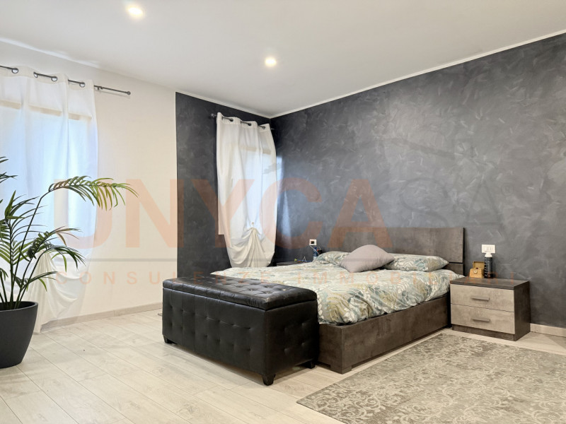 LISSARO: immersa nella tranquillità e nel verde, questa splendida casa singola completamente rist...