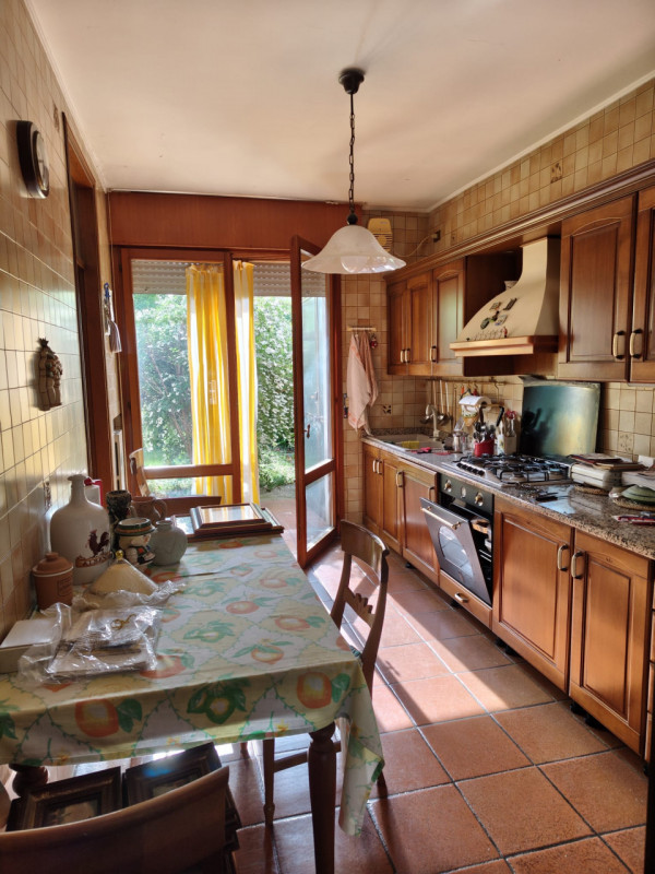 A Padova scopri questa straordinaria opportunità di acquistare una casa a schiera centrale situat...