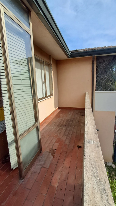 A Padova scopri questa straordinaria opportunità di acquistare una casa a schiera centrale situat...