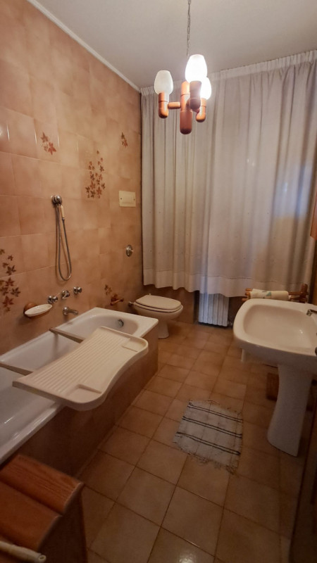 A Padova scopri questa straordinaria opportunità di acquistare una casa a schiera centrale situat...