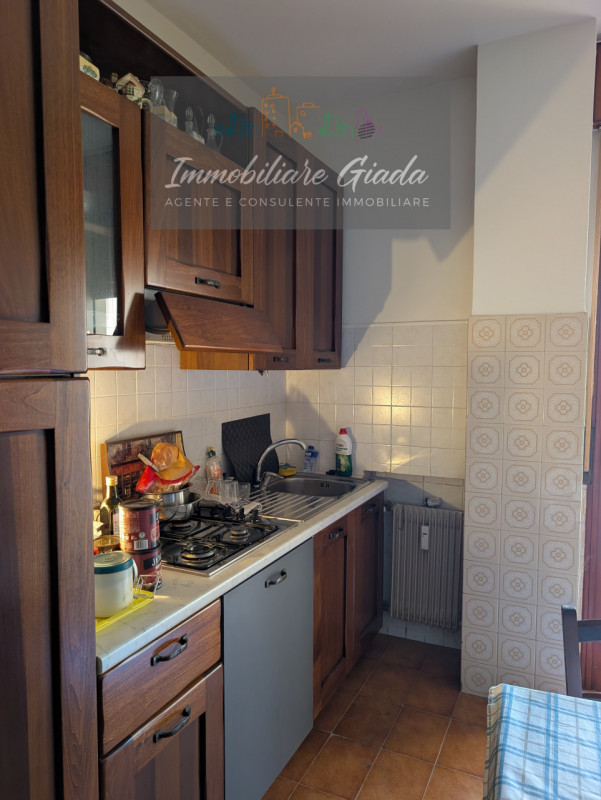L’Immobiliare Giada propone in vendita questo luminoso appartamento situato a soli 5 minuti a pie...
