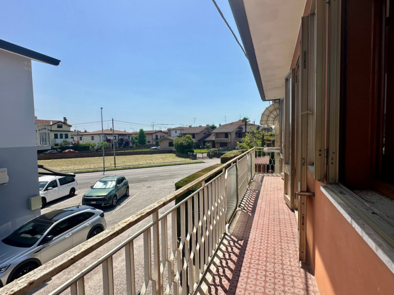 Nel ricercato Comune di Selvazzano Dentro situata in un contesto centrale e ben collegato, propon...