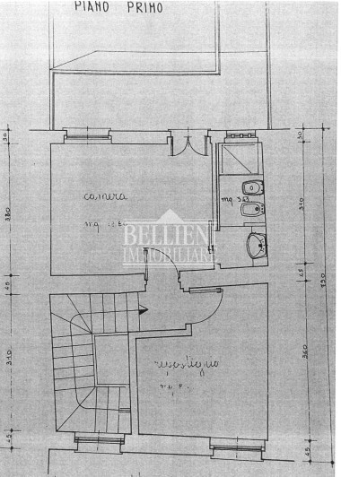 RIVIERA BERICA - Proponiamo in vendita un caratteristico appartamento terra-cielo, ideale per chi...
