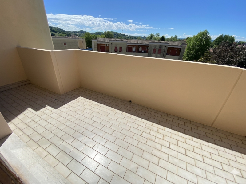 Luminosità e Spazio: Splendido Ultimo Piano nel Cuore dei Ferrovieri
Se cerchi una casa che unisc...