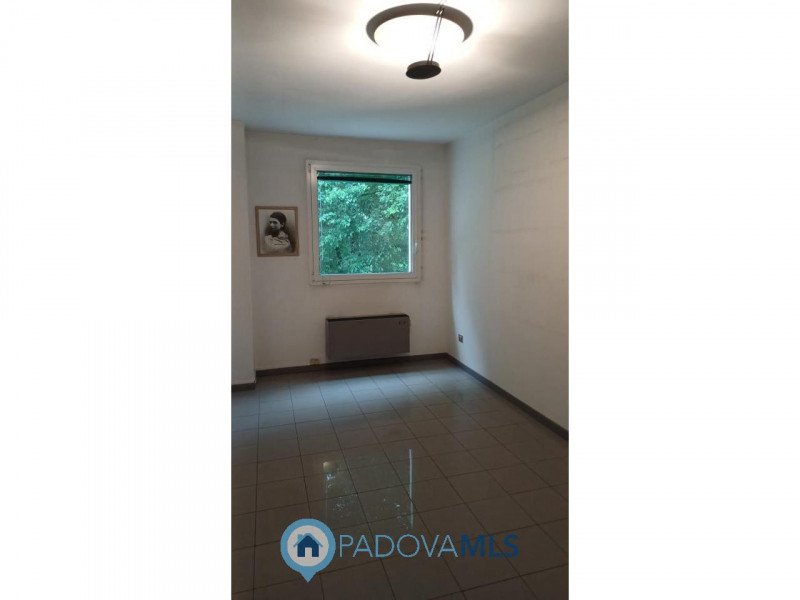 Immobile in esclusiva al Gruppo Padova MLS
In elegante palazzo direzionale di rappresentanza, pro...