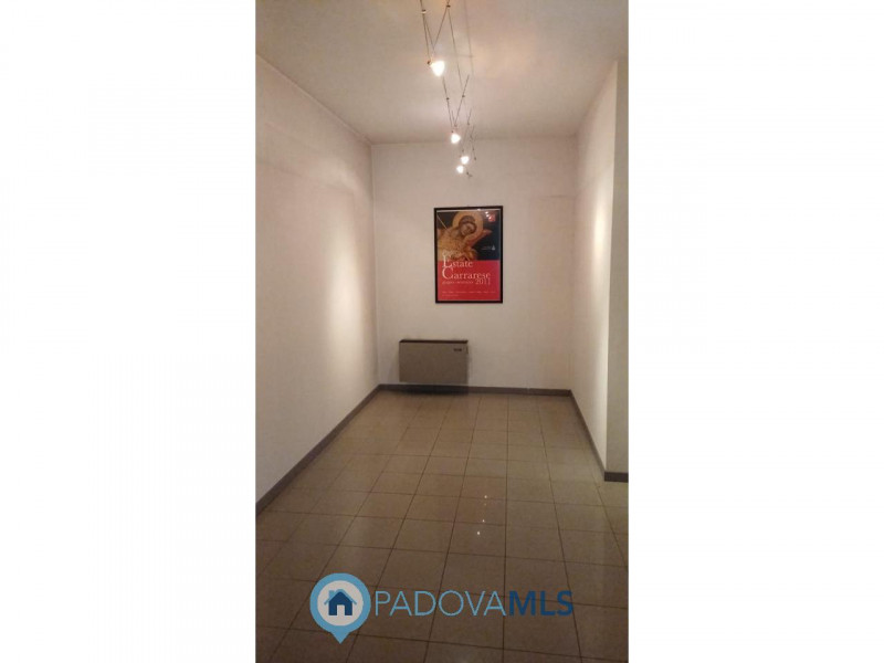 Immobile in esclusiva al Gruppo Padova MLS
In elegante palazzo direzionale di rappresentanza, pro...